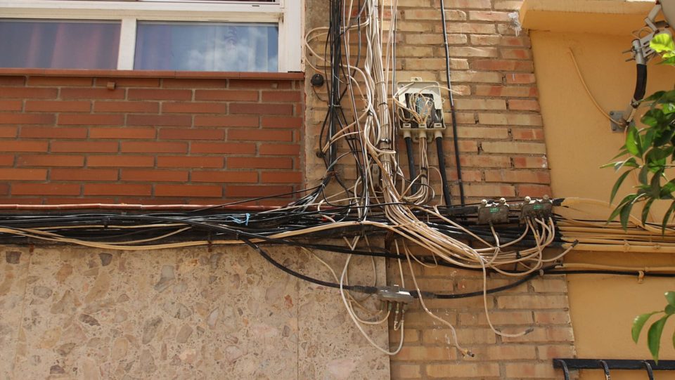 câbles électriques extérieurs